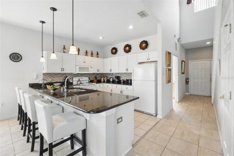 Casa en venta en Kissimmee, Florida, 6 dormitorios, 235.23 m2 № 1518598 - foto 9