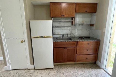 Снять в аренду виллу или дом в Майами, Флорида № 1951333 - фото 1