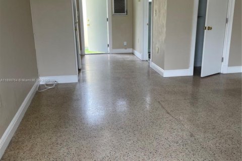Снять в аренду виллу или дом в Майами, Флорида № 1951333 - фото 4