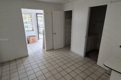 Casa en venta en Hialeah, Florida, 3 dormitorios, 192.68 m2 № 2029818 - foto 16