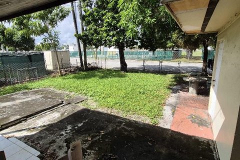 Casa en venta en Hialeah, Florida, 3 dormitorios, 192.68 m2 № 2029818 - foto 18