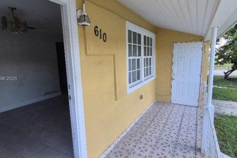 Casa en venta en Hialeah, Florida, 3 dormitorios, 192.68 m2 № 2029818 - foto 20