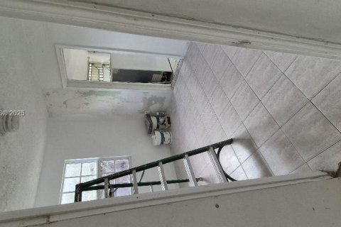 Casa en venta en Hialeah, Florida, 3 dormitorios, 192.68 m2 № 2029818 - foto 7
