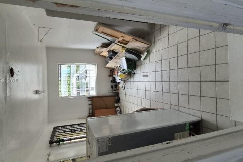 Casa en venta en Hialeah, Florida, 3 dormitorios, 192.68 m2 № 2029818 - foto 11