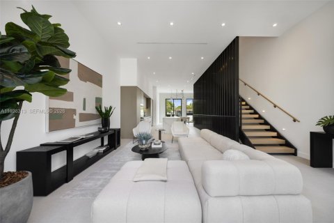 Townhouse in Miami, Florida 3 bedrooms, 263.94 sq.m. № 1996518 - photo 2