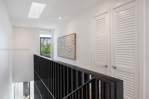 Townhouse in Miami, Florida 3 bedrooms, 263.94 sq.m. № 1996518 - photo 16