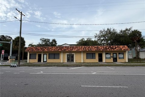 Commercial property in Tampa, Florida 213.68 sq.m. № 2237425