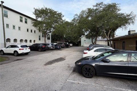 Commercial property in Tampa, Florida 213.68 sq.m. № 2237425 - photo 6