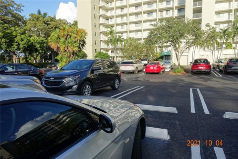 Condominio en alquiler en Pompano Beach, Florida, 2 dormitorios, 110.55 m2 № 950346 - foto 1