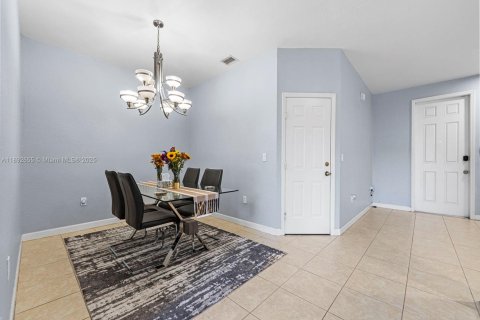 Купить таунхаус в Хомстед, Флорида 3 спальни, 172.52м2, № 1946398 - фото 4