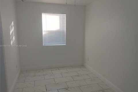 Купить виллу или дом в Уэст-Палм-Бич, Флорида 3 спальни, 94.76м2, № 1995458 - фото 29