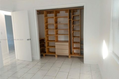 Купить виллу или дом в Уэст-Палм-Бич, Флорида 3 спальни, 94.76м2, № 1995458 - фото 13