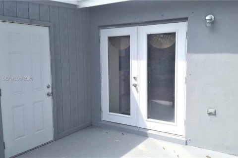 Купить виллу или дом в Уэст-Палм-Бич, Флорида 3 спальни, 94.76м2, № 1995458 - фото 19