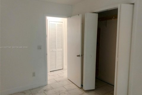 Купить виллу или дом в Уэст-Палм-Бич, Флорида 3 спальни, 94.76м2, № 1995458 - фото 12