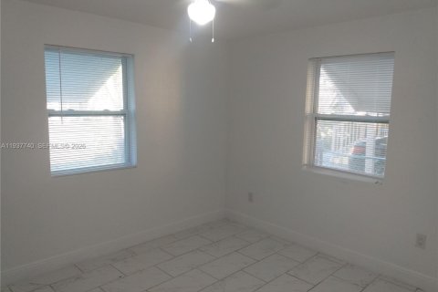 Купить виллу или дом в Уэст-Палм-Бич, Флорида 3 спальни, 94.76м2, № 1995458 - фото 30