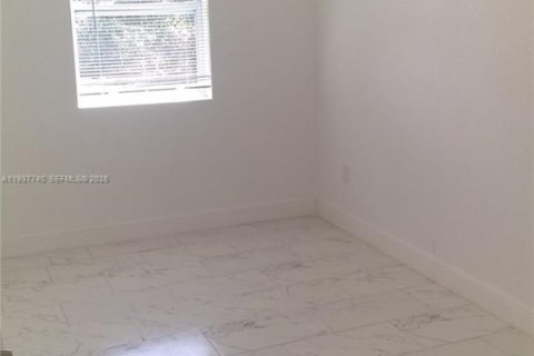 Купить виллу или дом в Уэст-Палм-Бич, Флорида 3 спальни, 94.76м2, № 1995458 - фото 18