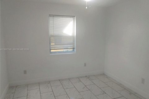 Купить виллу или дом в Уэст-Палм-Бич, Флорида 3 спальни, 94.76м2, № 1995458 - фото 16