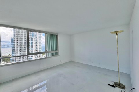 Condominio en venta en Miami Beach, Florida, 3 dormitorios, 144.83 m2 № 1982080 - foto 11