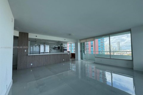 Condominio en venta en Miami Beach, Florida, 3 dormitorios, 144.83 m2 № 1982080 - foto 2