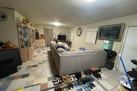House in Orlando, Florida 4 bedrooms, 157.84 sq.m. № 1800576 - photo 2