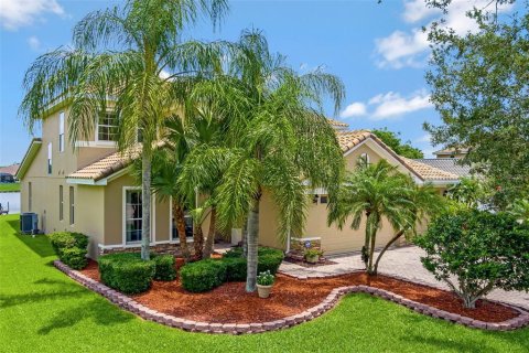 House in BELLALAGO in Kissimmee, Florida 4 bedrooms, 333.61 sq.m. № 1767479 - photo 2