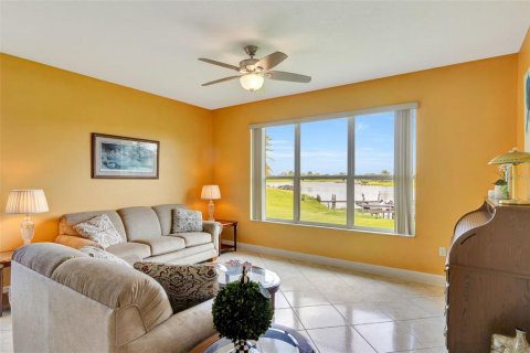 House in BELLALAGO in Kissimmee, Florida 4 bedrooms, 333.61 sq.m. № 1767479 - photo 7