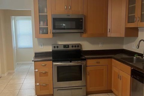 House in Tampa, Florida 3 bedrooms, 137.12 sq.m. № 1899867 - photo 3