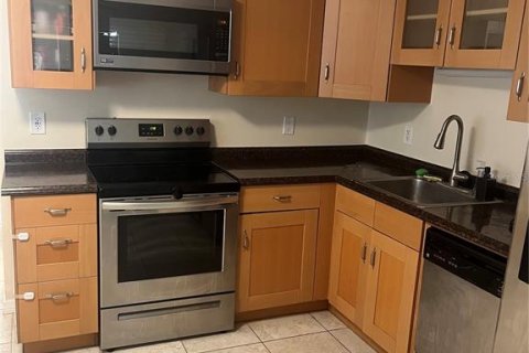 House in Tampa, Florida 3 bedrooms, 137.12 sq.m. № 1899867 - photo 4