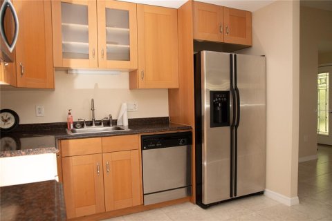 House in Tampa, Florida 3 bedrooms, 137.12 sq.m. № 1899867 - photo 5