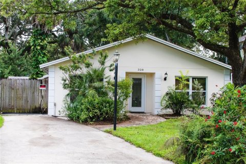House in Tampa, Florida 3 bedrooms, 137.12 sq.m. № 1899867 - photo 1
