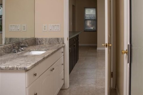 House in Tampa, Florida 3 bedrooms, 137.12 sq.m. № 1899867 - photo 10