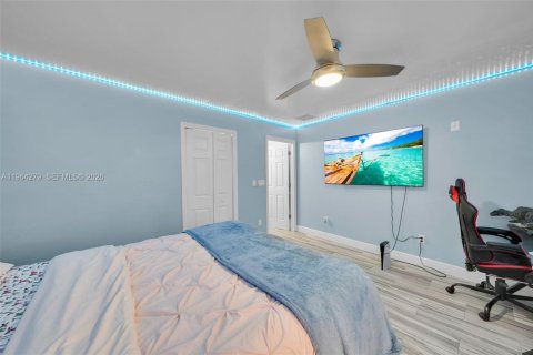 Купить виллу или дом в Лихай-Эйкерс, Флорида 5 спален, 192.4м2, № 2026014 - фото 19