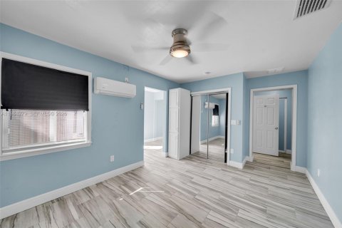 Купить виллу или дом в Лихай-Эйкерс, Флорида 5 спален, 192.4м2, № 2026014 - фото 22