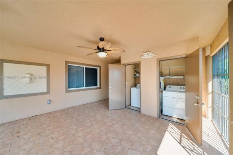 Купить виллу или дом в Лихай-Эйкерс, Флорида 5 спален, 192.4м2, № 2026014 - фото 4