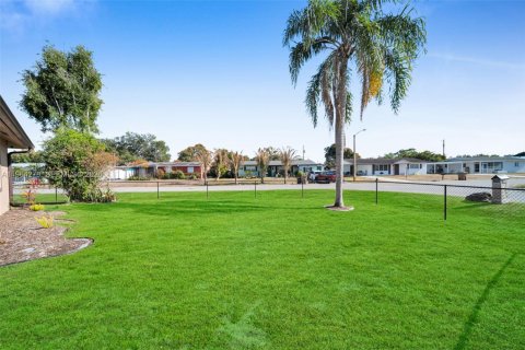 Купить виллу или дом в Лихай-Эйкерс, Флорида 5 спален, 192.4м2, № 2026014 - фото 24