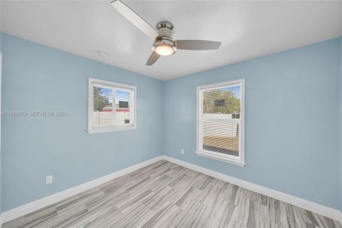 Купить виллу или дом в Лихай-Эйкерс, Флорида 5 спален, 192.4м2, № 2026014 - фото 12