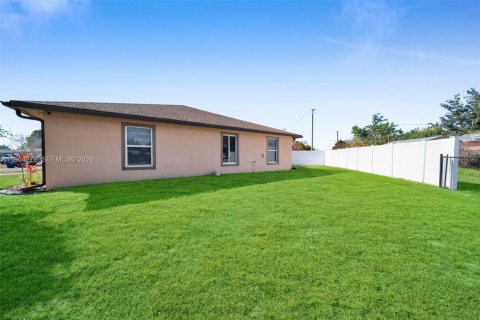 Купить виллу или дом в Лихай-Эйкерс, Флорида 5 спален, 192.4м2, № 2026014 - фото 25