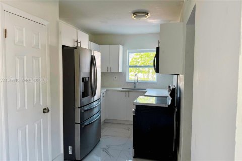 Снять в аренду виллу или дом в Майами, Флорида 4 спальни, 106.84м2, № 2004777 - фото 4