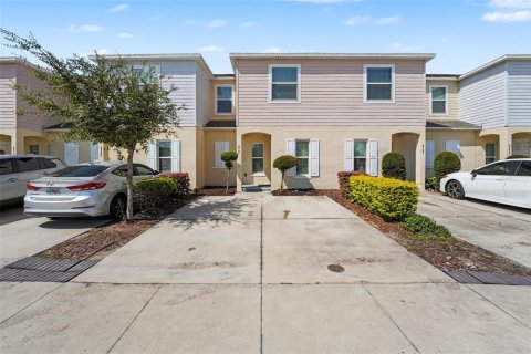 Adosado en Kissimmee, Florida 3 dormitorios, 163.69 m2 № 2428716
