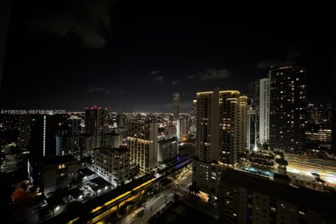 Кондоминиум с 2 спальнями в Майами, Флорида № 2049984