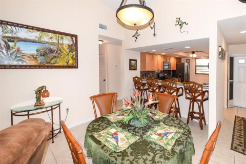 Copropriété à vendre à Punta Gorda, Floride: 2 chambres, 113.9 m2 № 2148687 - photo 3