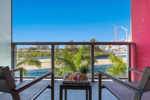 Condo in Hallandale Beach, Florida, 2 bedrooms № 2073258