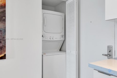 Condo in Hallandale Beach, Florida, 2 bedrooms  № 2073258 - photo 8