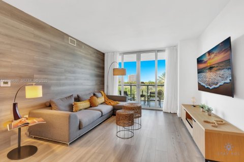 Condo in Hallandale Beach, Florida, 2 bedrooms  № 2073258 - photo 9