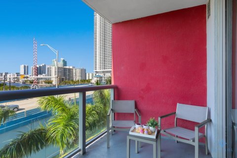Condo in Hallandale Beach, Florida, 2 bedrooms  № 2073258 - photo 10