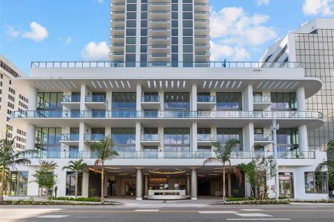 Propiedad comercial en alquiler en Saint Petersburg, Florida, 138.89 m2 № 1906711 - foto 1