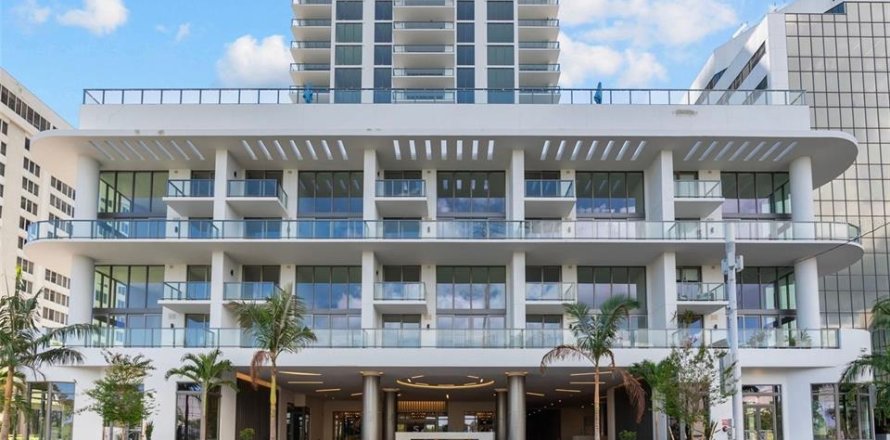 Propiedad comercial en Saint Petersburg, Florida 138.89 m2 № 1906711