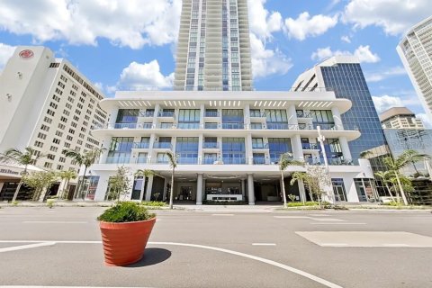Propiedad comercial en alquiler en Saint Petersburg, Florida, 138.89 m2 № 1906711 - foto 2