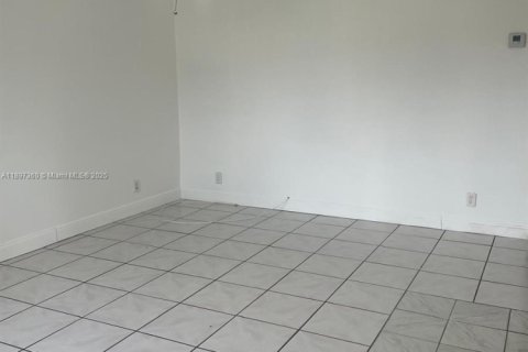 Снять в аренду кондоминиум в Норт-Лодердейл, Флорида 2 спальни, 96.25м2, № 1948803 - фото 5