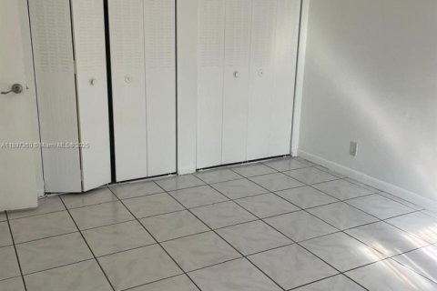 Снять в аренду кондоминиум в Норт-Лодердейл, Флорида 2 спальни, 96.25м2, № 1948803 - фото 10